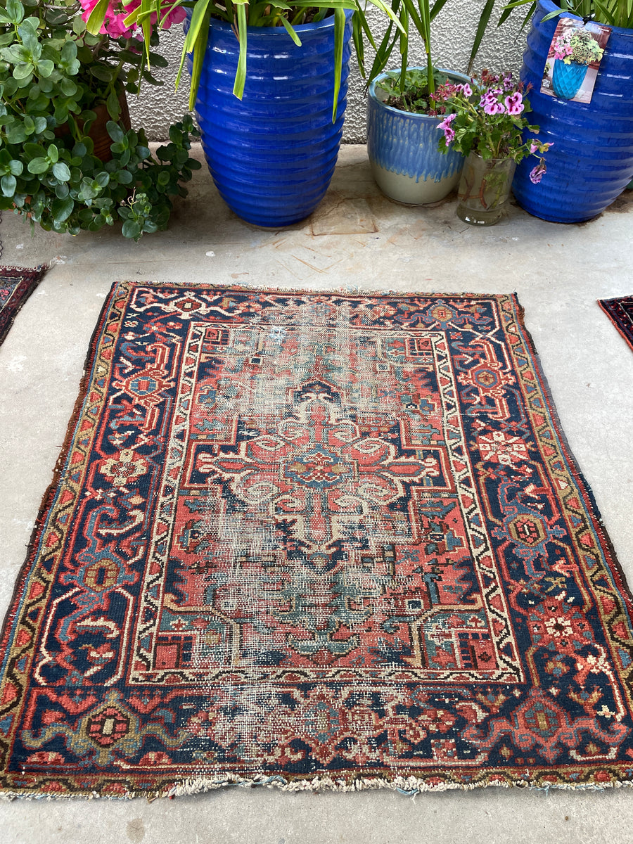 HARA Mini  Faded Persian Heriz Pattern Beige & Blue Oriental Rug, Geo –  Fame Living